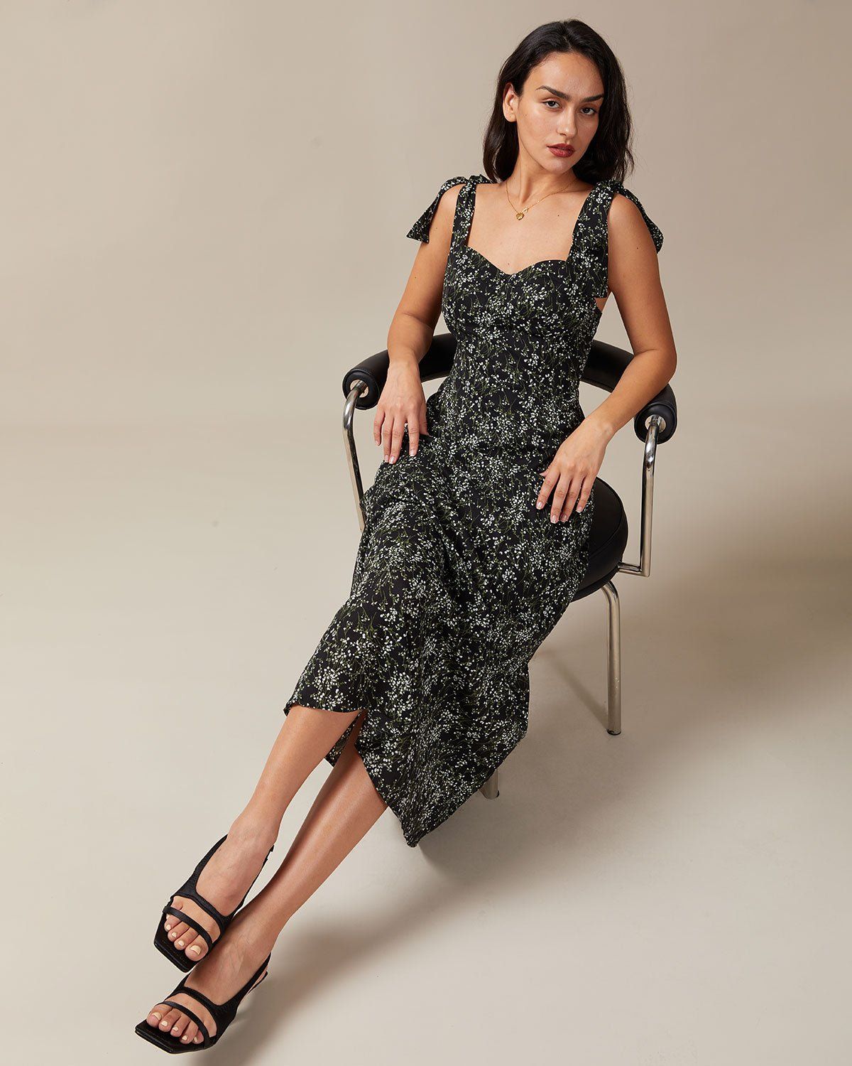 The Black Sweetheart Neck Floral Shirred Maxi Dress sold by rihoas product image thumbnail 4