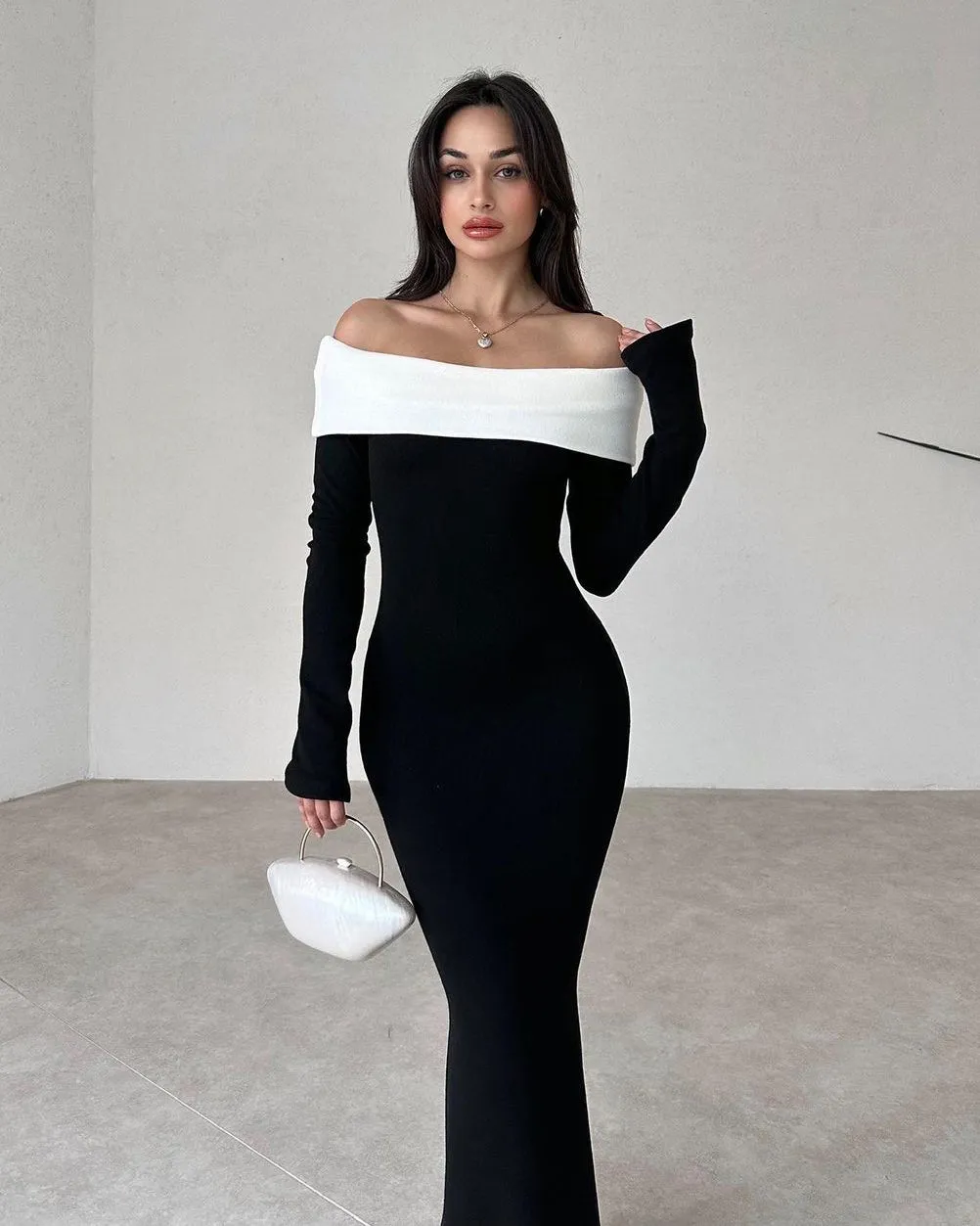 Women's Black Contrasting Off-the-shoulder Maxi Dress sold by rihoas product image thumbnail 3