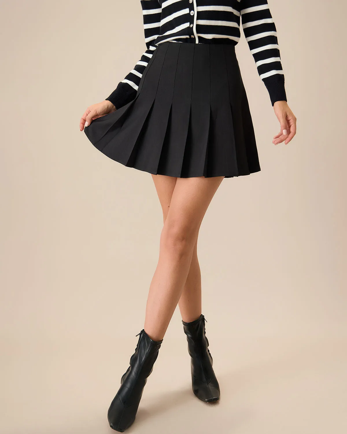 Women's Black Pleated A-Line Mini Skirt sold by rihoas