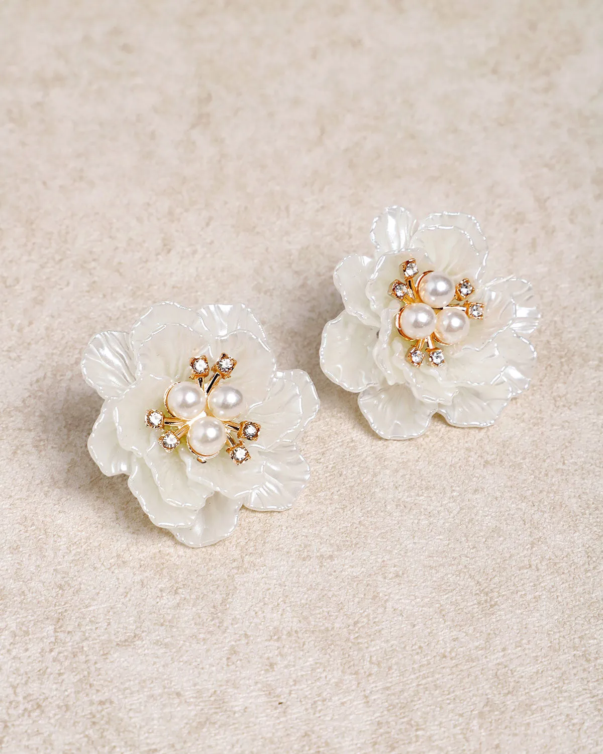 White Pearl Earrings sold by rihoas