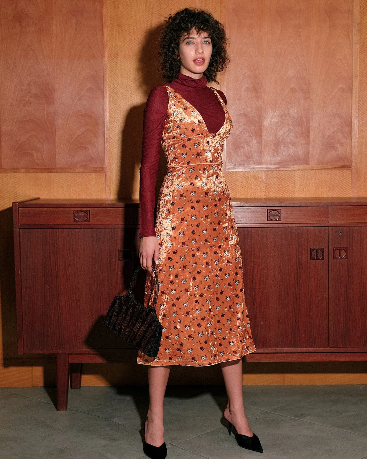 The Floral Printed Velvet Sling Midi Dress sold by rihoas product image thumbnail 3