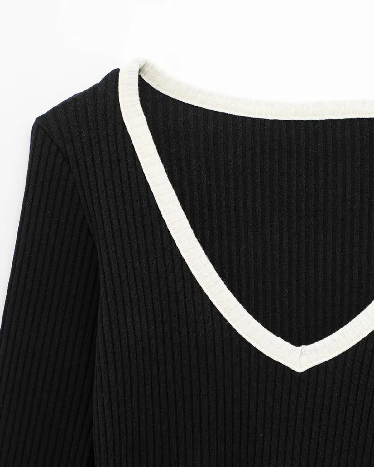 Black Contrasting Scoop Neck Tee sold by rihoas product image thumbnail 2