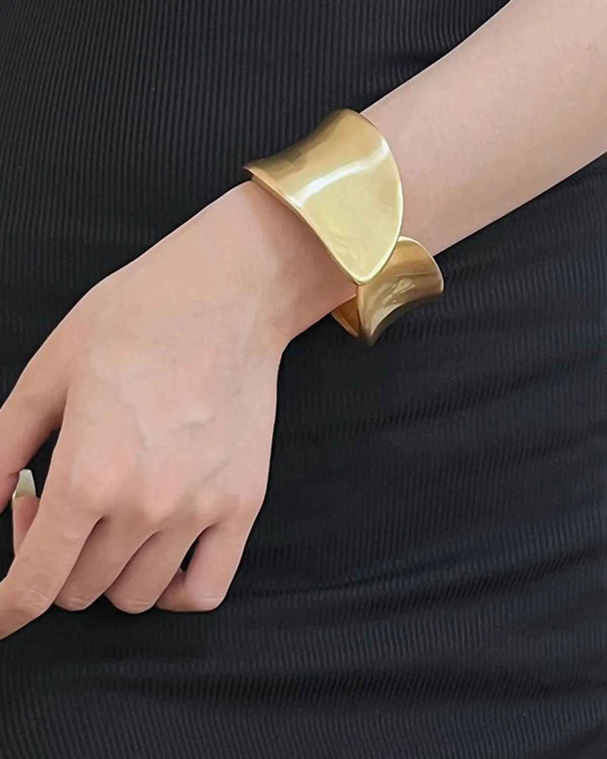 Gold Bracelet sold by rihoas