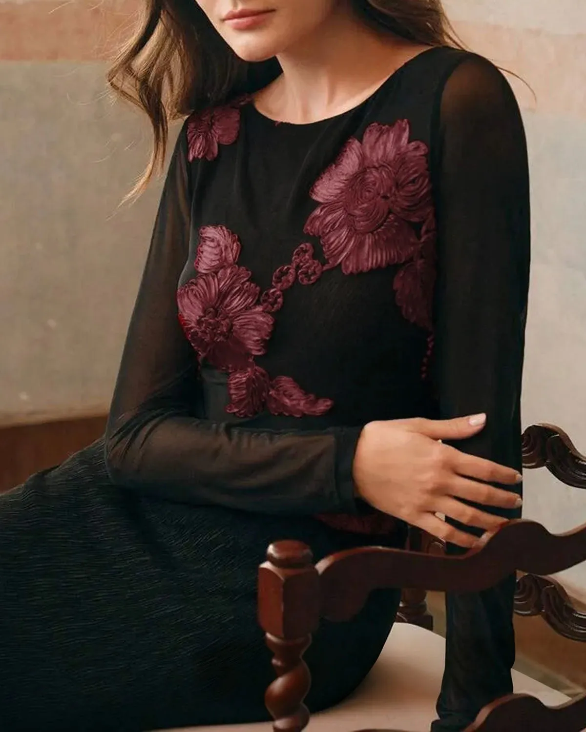 Black Floral Slim Tee sold by rihoas product image thumbnail 4