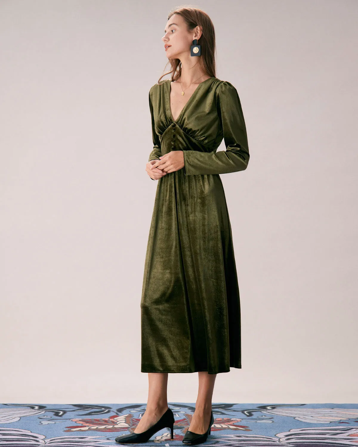 The Green V Neck Velvet Ruched Midi Dress sold by rihoas product image thumbnail 4