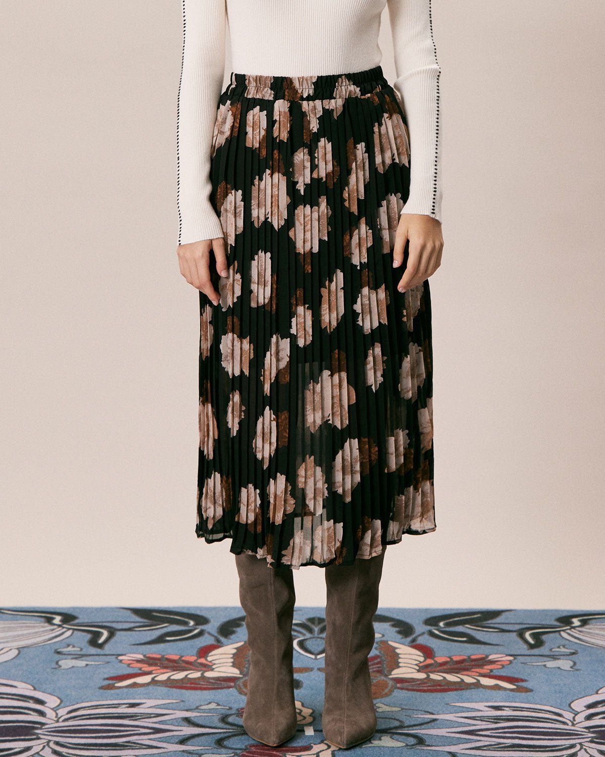 The Black Elastic Floral Pleated Midi Skirt sold by rihoas