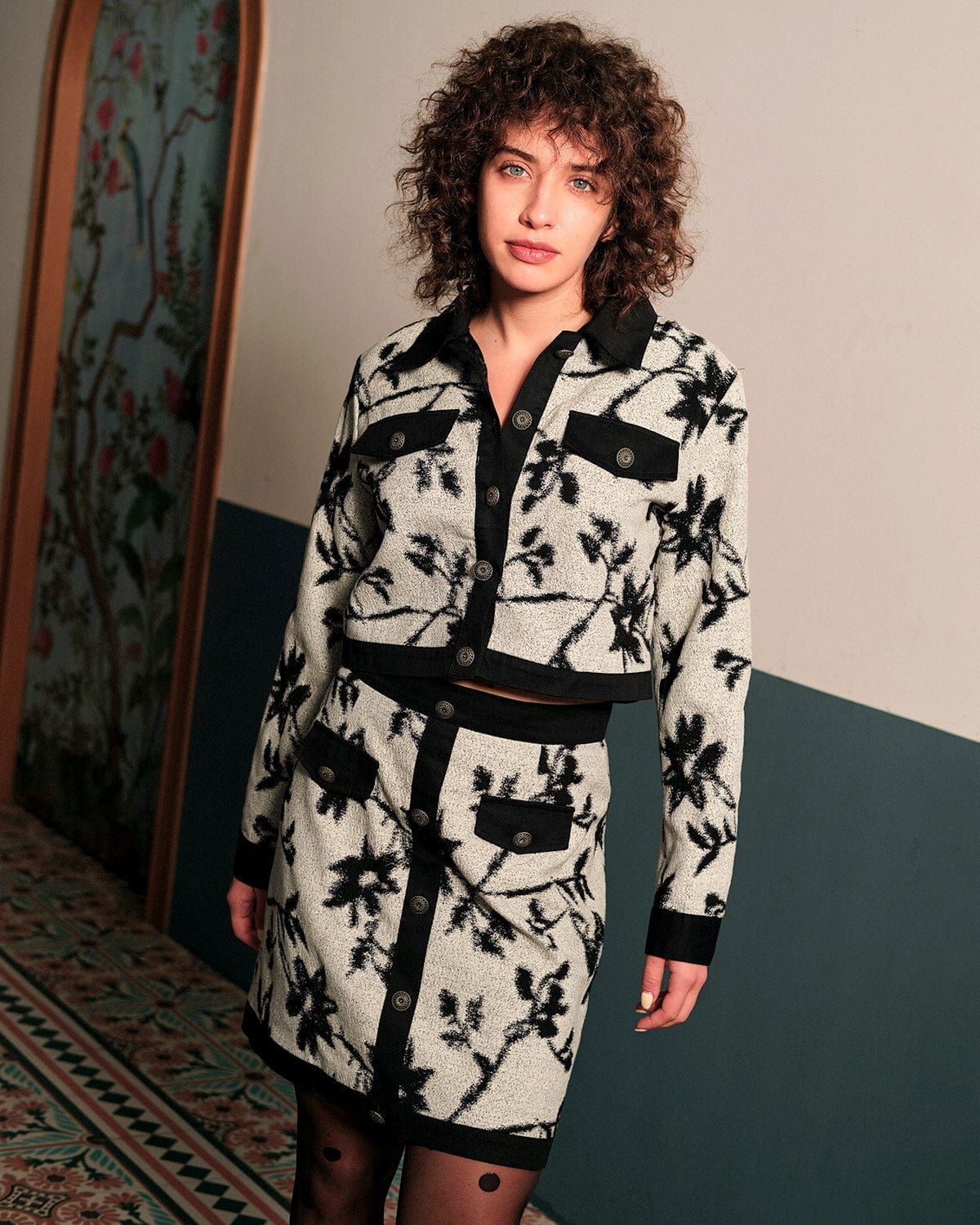 The Lapel Button-up Floral Crop Jacket sold by rihoas