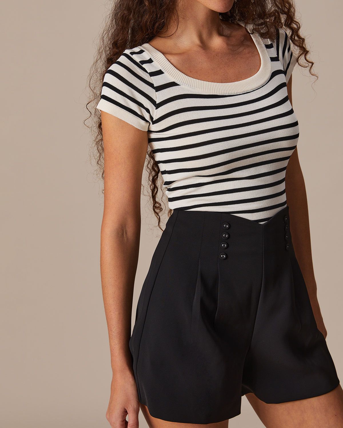 The Black Wave Cut Button Pleated Shorts sold by rihoas product image thumbnail 4