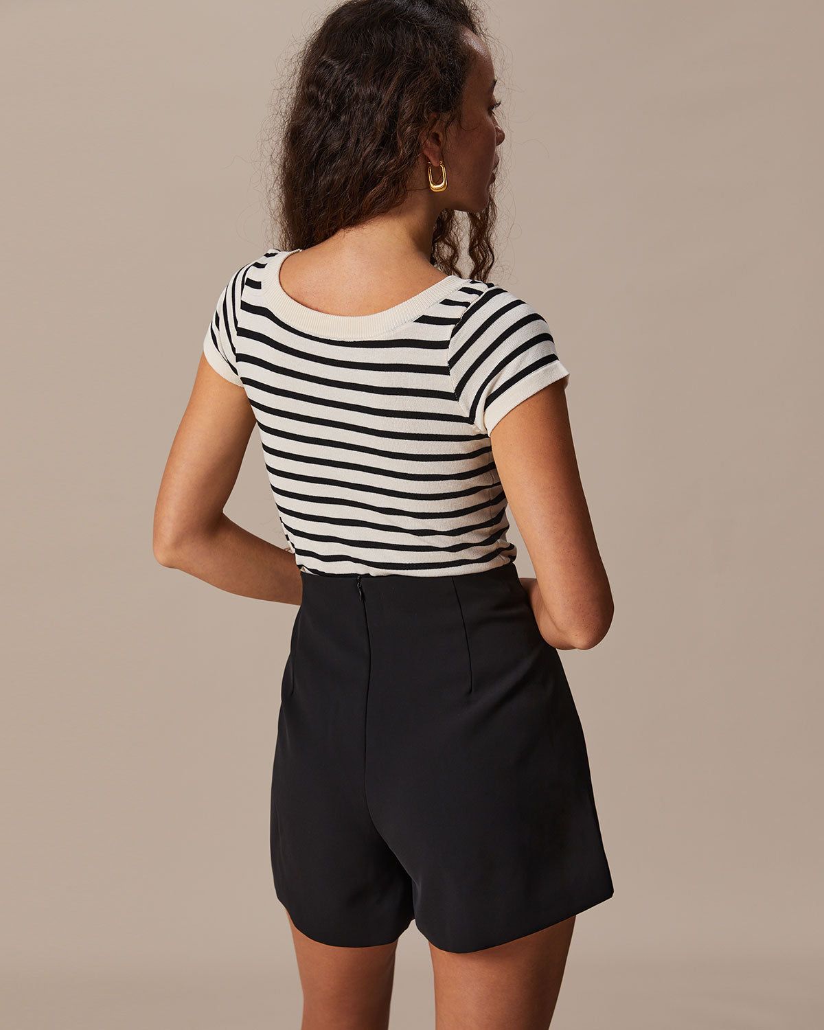 The Black Wave Cut Button Pleated Shorts sold by rihoas product image thumbnail 5