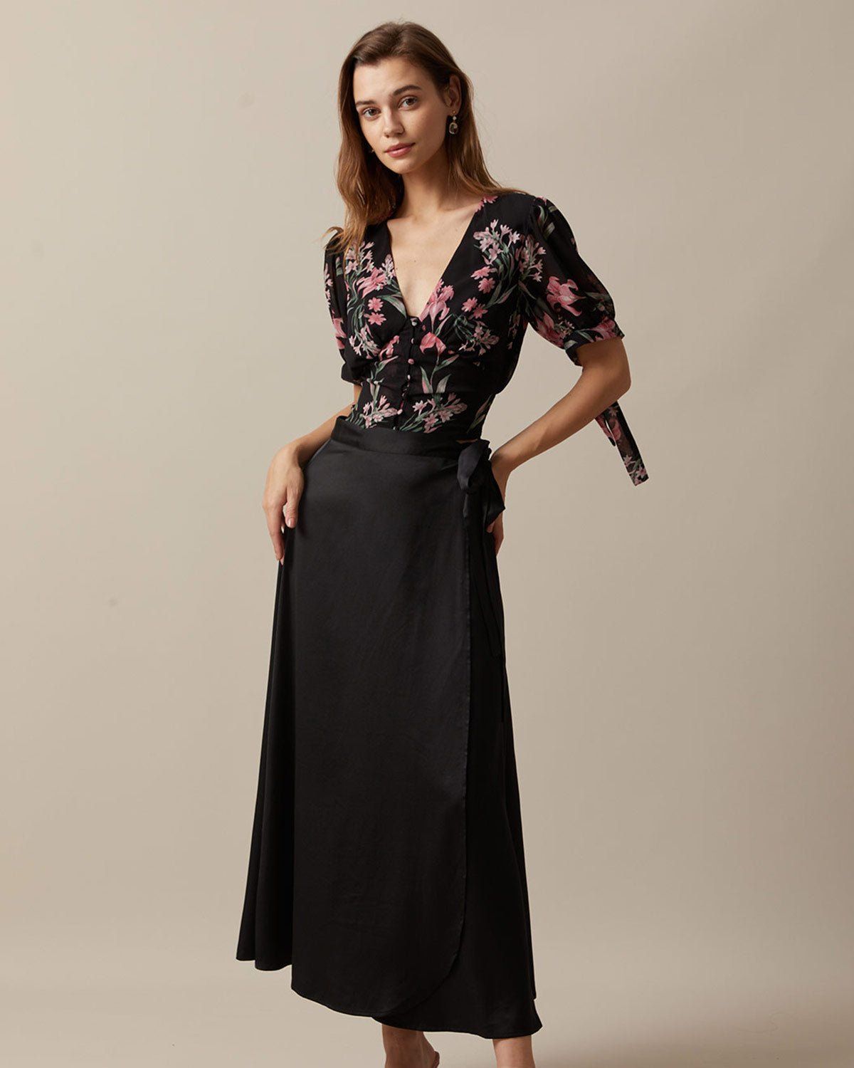 The Black V Neck Puff Sleeve Floral Ruched Blouse sold by rihoas product image thumbnail 3