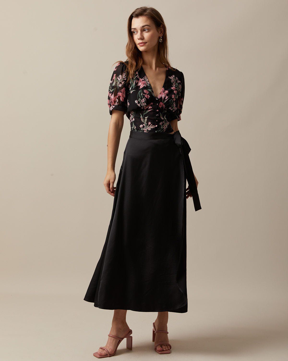 The Black V Neck Puff Sleeve Floral Ruched Blouse sold by rihoas product image thumbnail 4