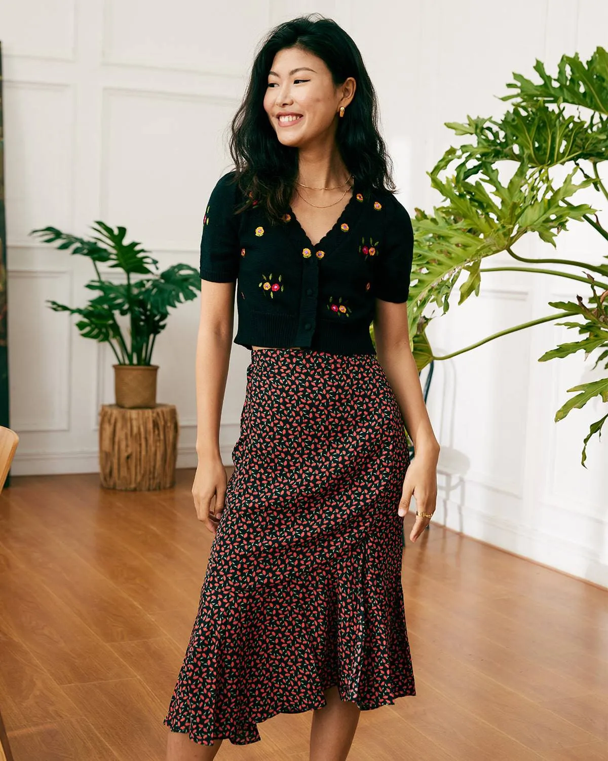 The Floral Embroidered Crop Tee sold by rihoas product image thumbnail 2