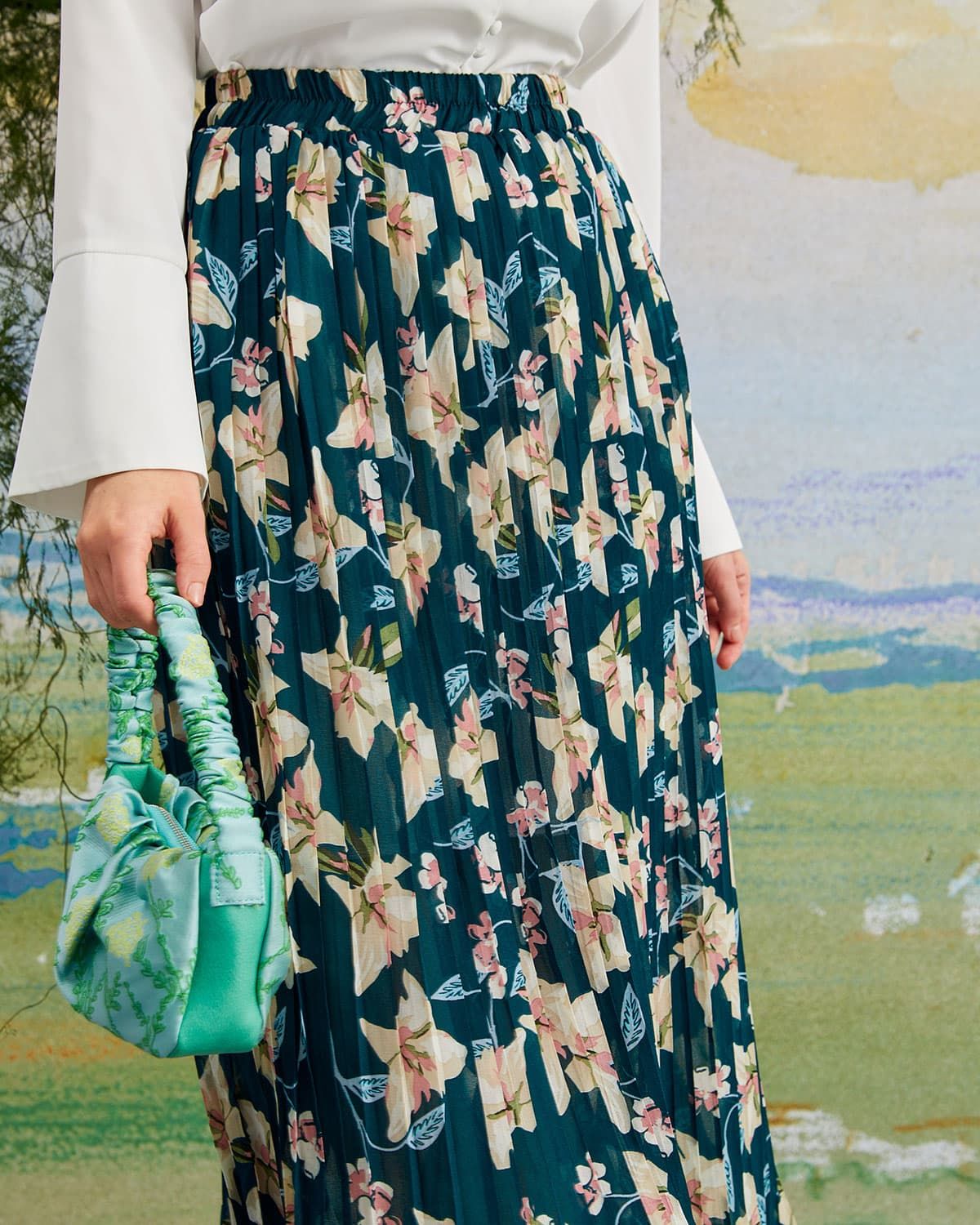 The Green Elastic Floral Pleated Midi Skirt sold by rihoas product image thumbnail 4