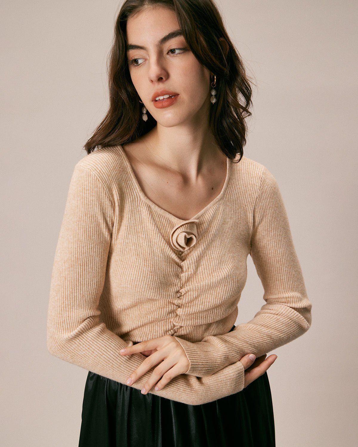 The Khaki Floral Ruched Long Sleeve Knit Top sold by rihoas