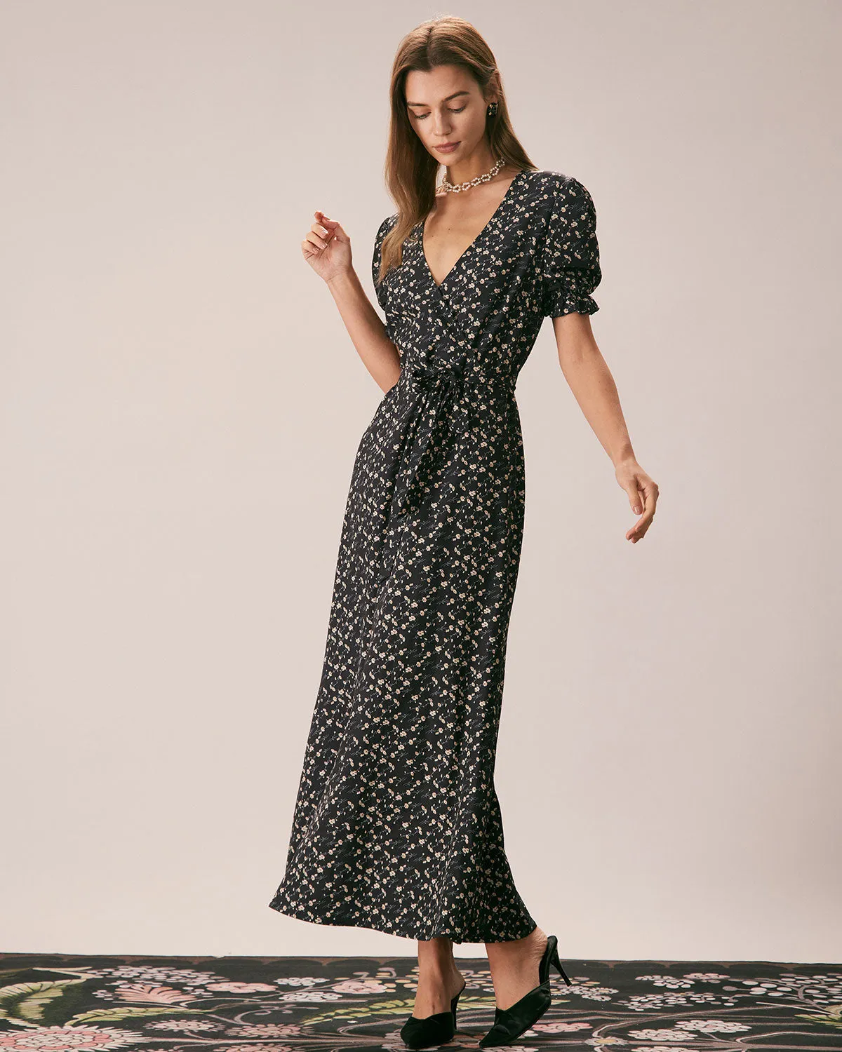 The Black V Neck Floral Puff Sleeve Maxi Dress sold by rihoas product image thumbnail 4