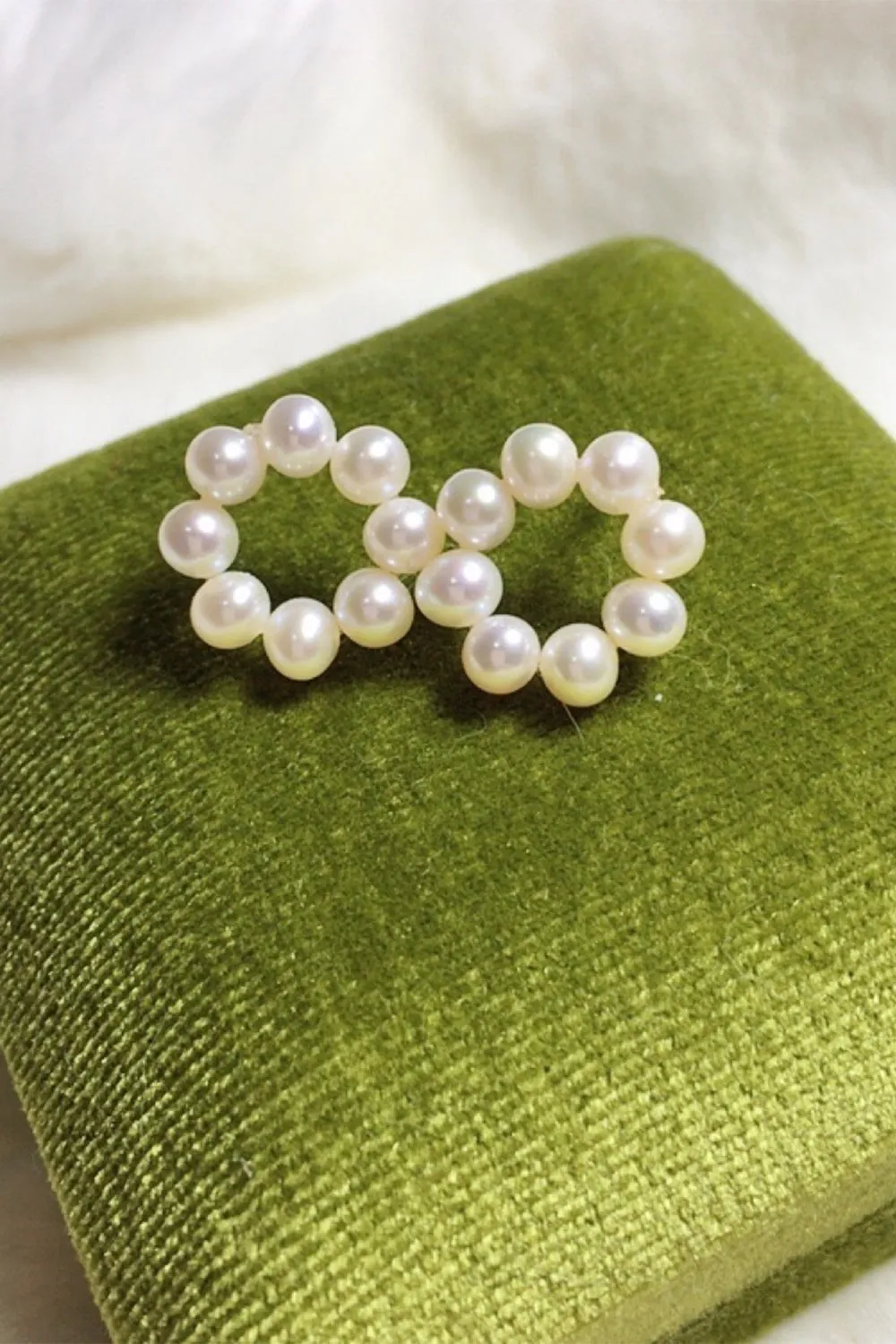 Pearl White Ear Stud sold by Zapaka product image thumbnail 3
