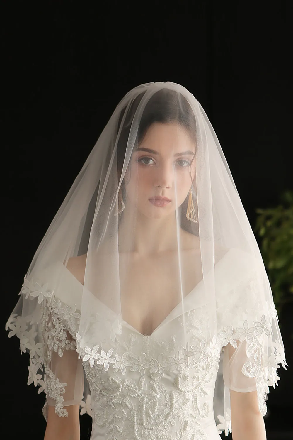 Elegant White Floral Lace Bridal Veil sold by Zapaka product image thumbnail 4