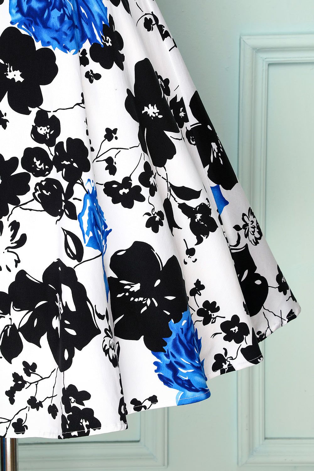 1950s V Neck Floral sold by Zapaka product image thumbnail 5