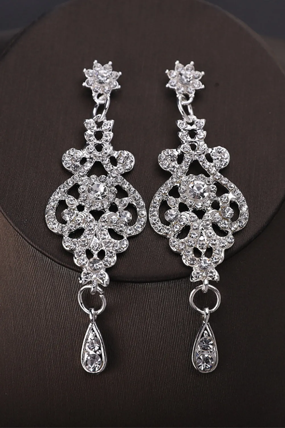 Silver Vintage Sparkling Glass Necklace Set For Wedding Party sold by Zapaka product image thumbnail 3