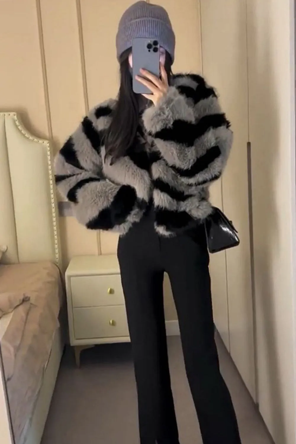 Grey Short Faux Fur Women's Coat with Long Sleeves sold by Zapaka product image thumbnail 2