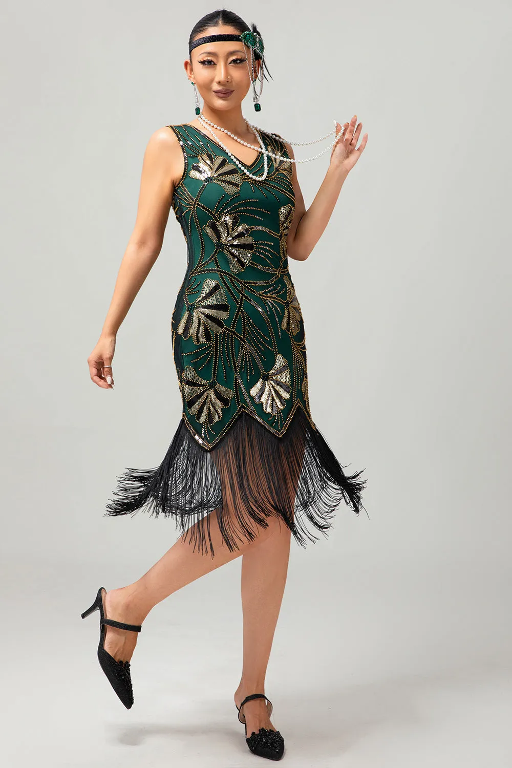 Green Golden Sequin V Neck Bodycon 1920s Flapper Dress with Tassles sold by Zapaka product image thumbnail 3