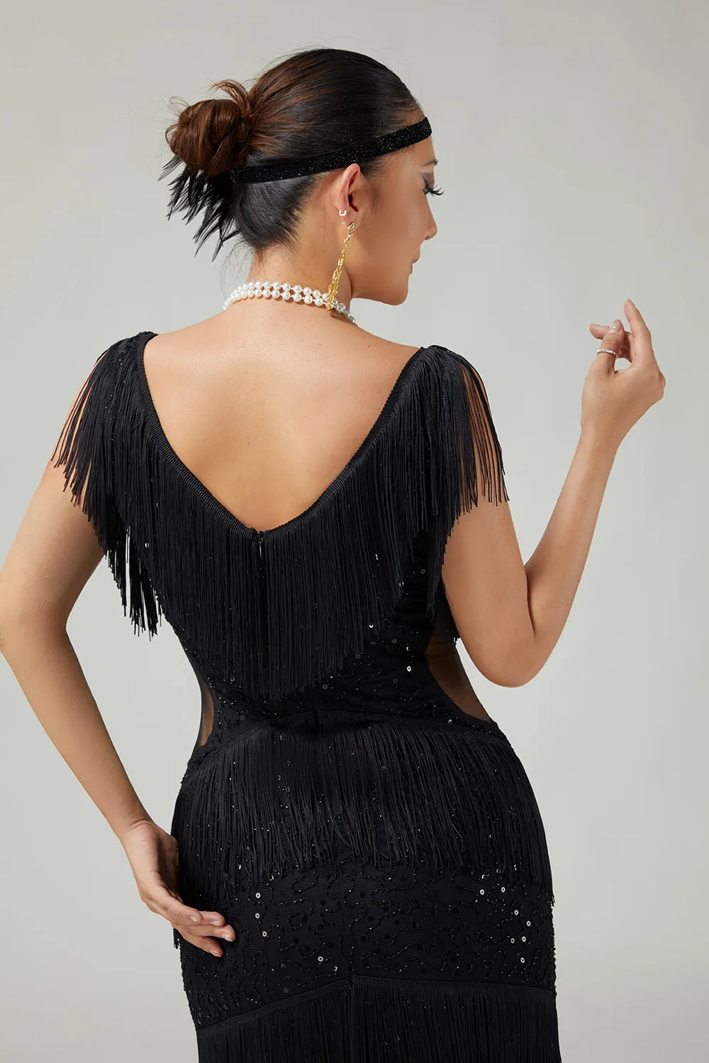 Black V Neck Bodycon Tiered Fringed Sequin 1920s Dress With 5-Piece Accessories Set sold by Zapaka product image thumbnail 5