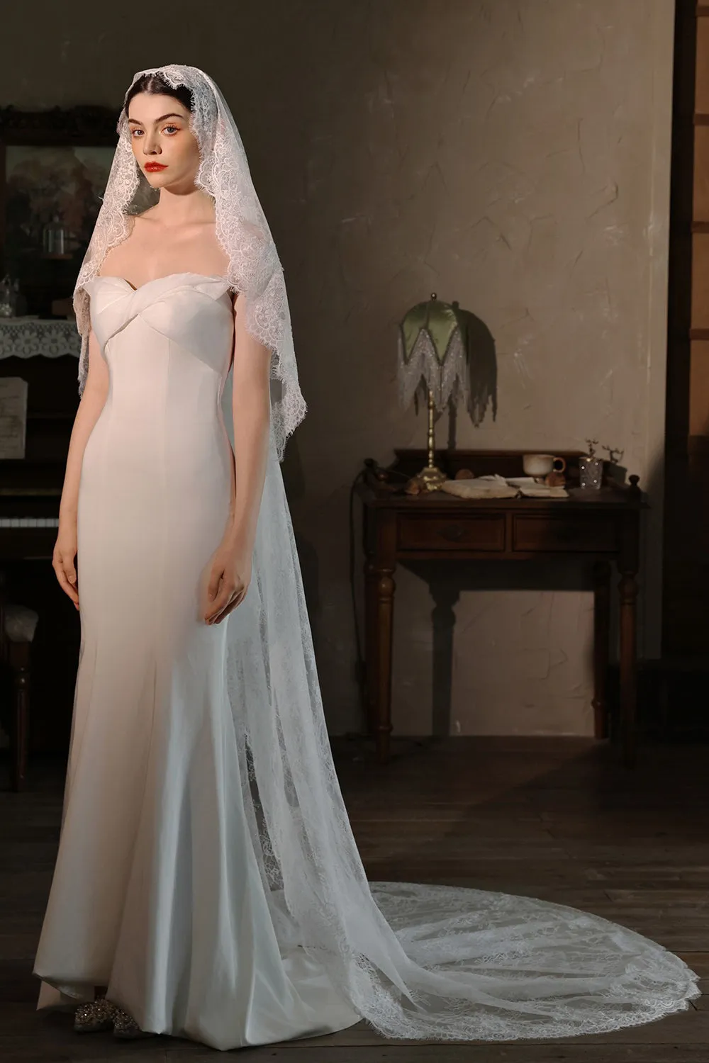 One Tier Ivory Long Lace Wedding Veil sold by Zapaka product image thumbnail 2