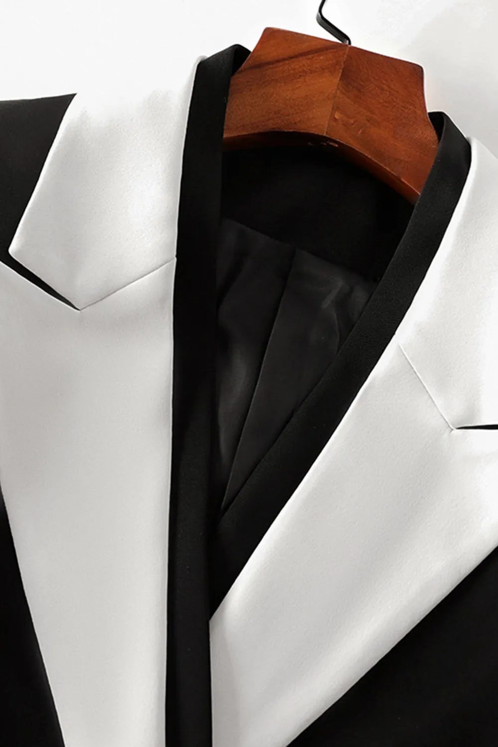 Black Notched Lapel Short Women's Blazer sold by Zapaka product image thumbnail 4