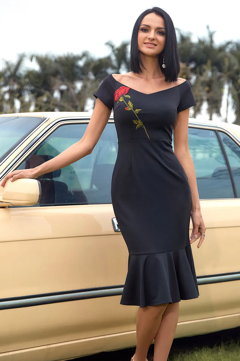 Sheath Off the Shoulder Black 1960s Dress sold by Zapaka product image thumbnail 3