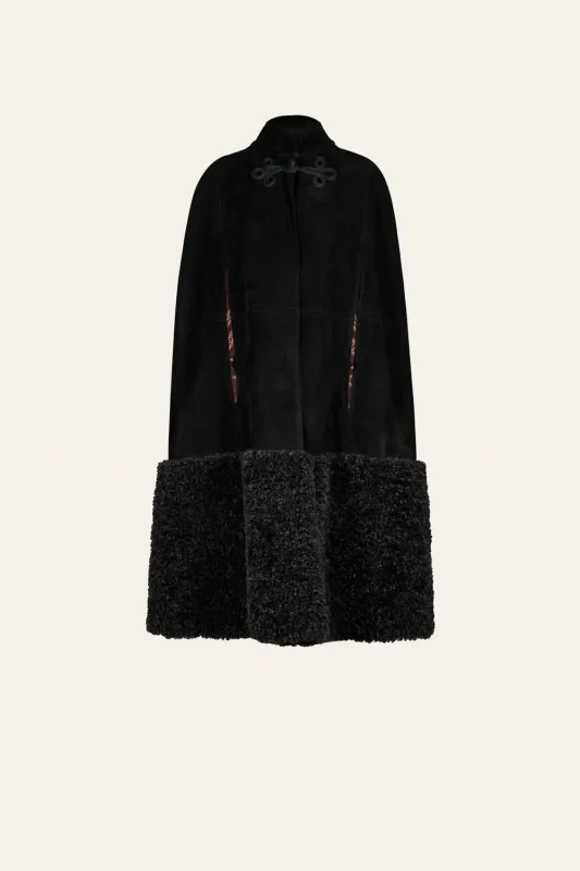 Snow Cloud Cape made by Johanna Ortiz