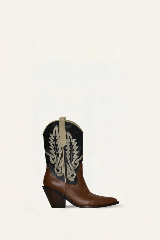 Alma Latina Boot made by Johanna Ortiz