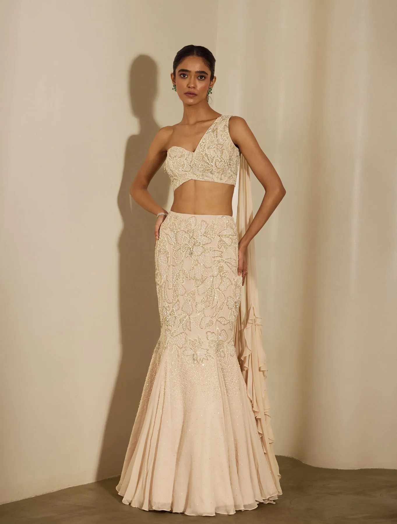 Este sold by Market product image thumbnail 3