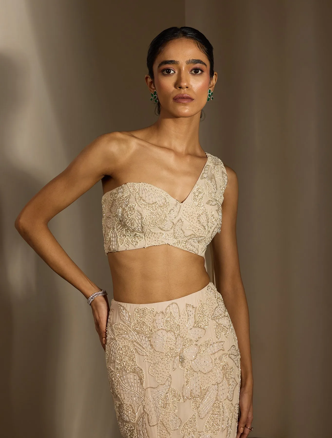 Este sold by Market product image thumbnail 2