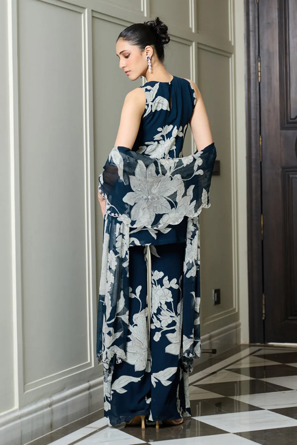 Blue Floral Print Straight Kurta and Pants Set sold by Market product image thumbnail 4