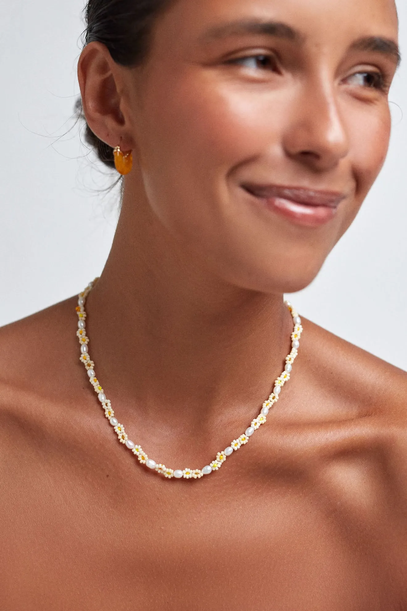 Daisy Flower Necklace sold by Anni Lu product image thumbnail 2