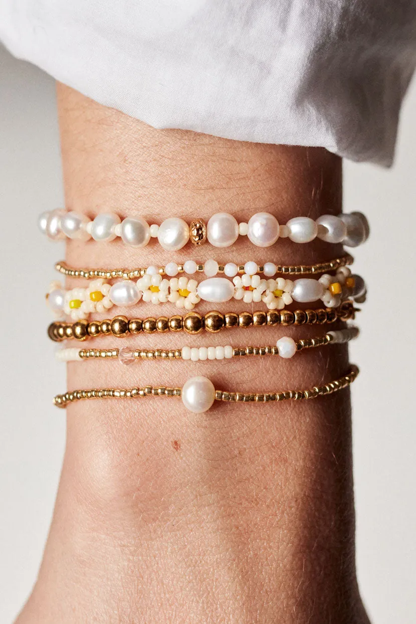 Daisy Flower Bracelet sold by Anni Lu product image thumbnail 2