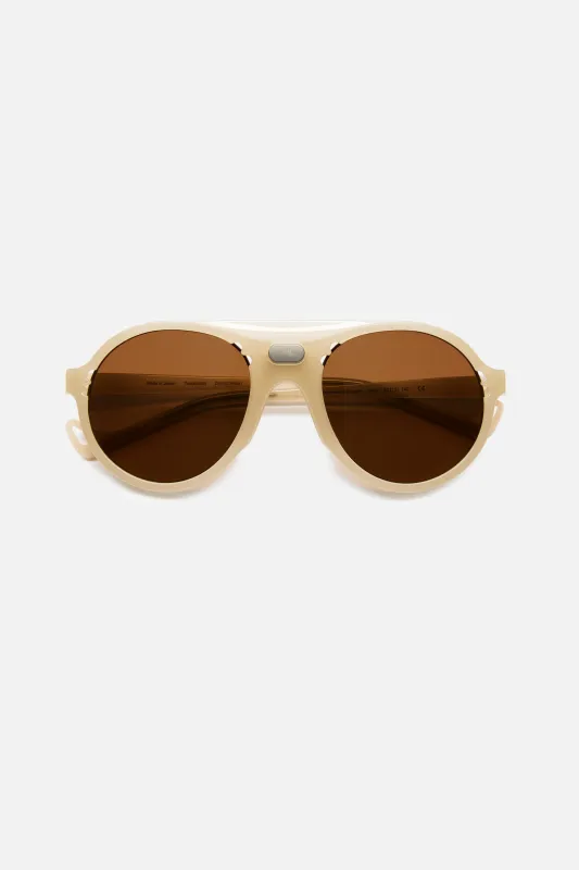 Kazu Tourer Ivory, D+ Earth Vision made by District Vision