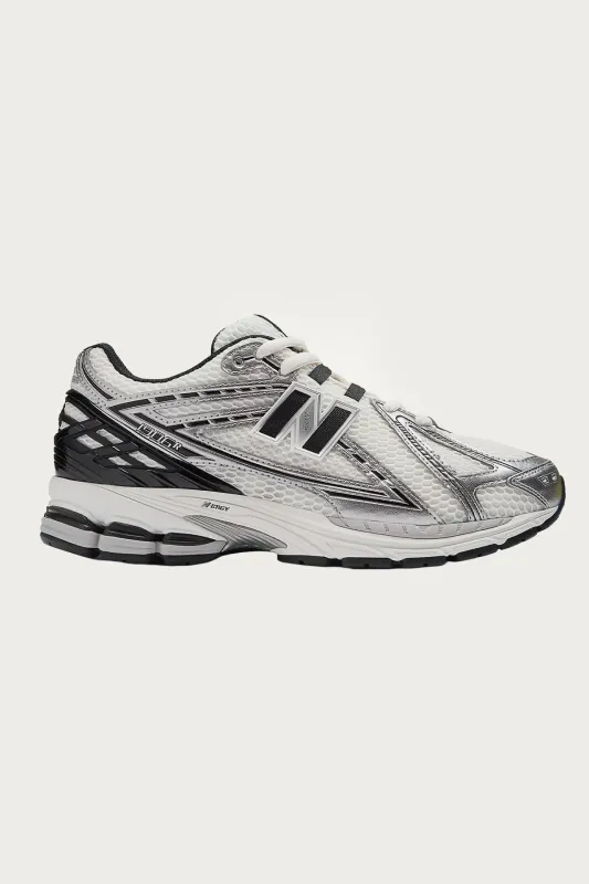 1906R - Silver Metallic/Black/Sea Salt made by New Balance