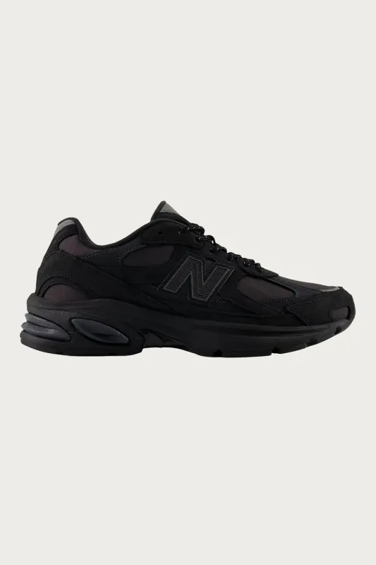 2010 - Black/Faded Black made by New Balance