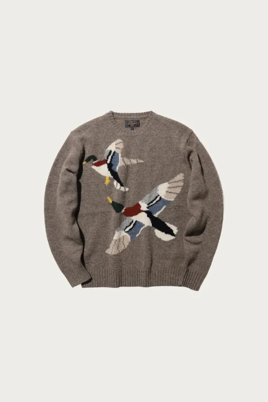 Crew Intarsia Duck Pattern - Beige made by BEAMS PLUS
