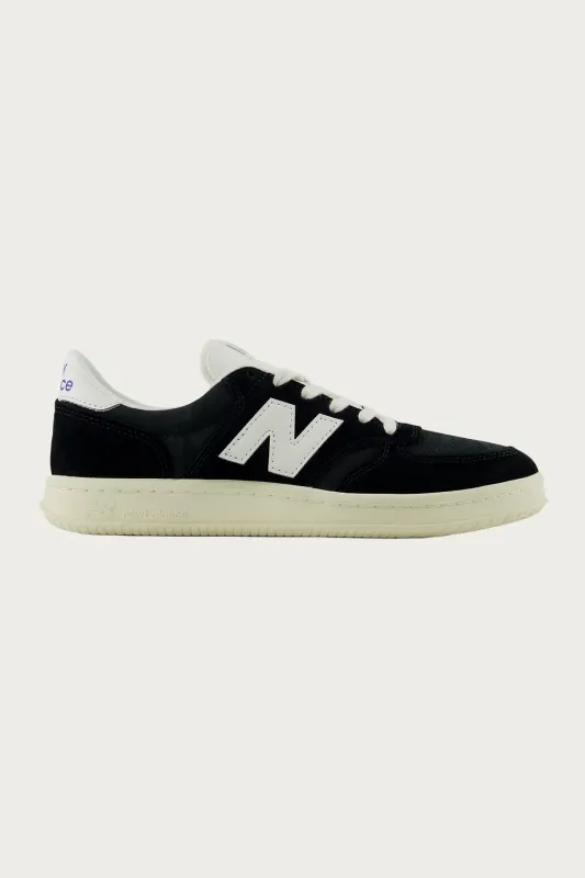 T500 - Black/White made by New Balance