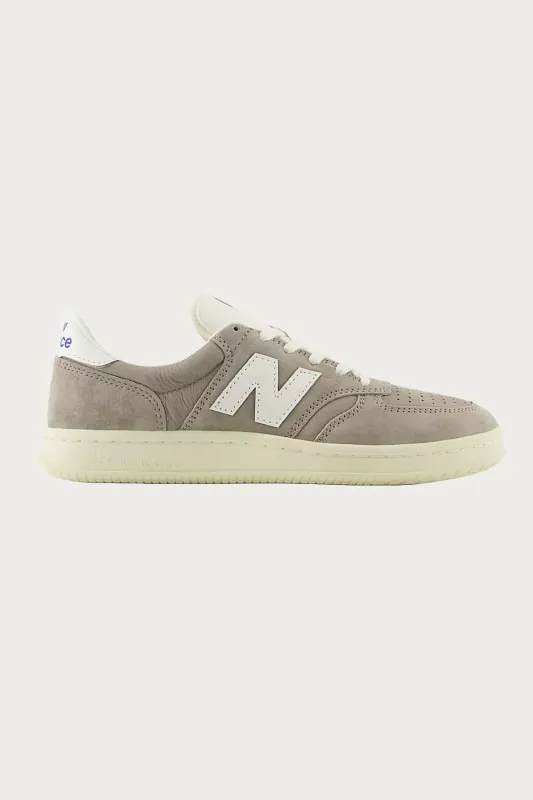 T500 - Brown/White made by New Balance