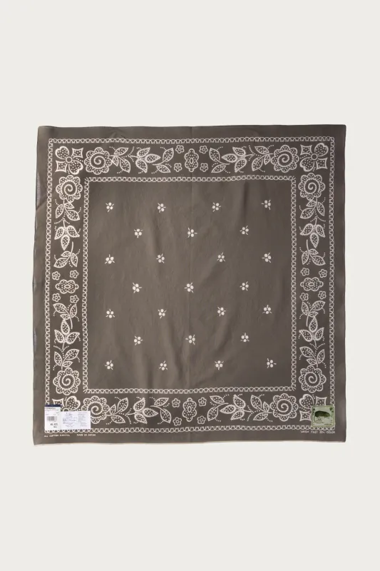 Fastcolor Selvedge Bandanna (ESCARGOT FLOWER) 30x30 - Khaki made by Kapital