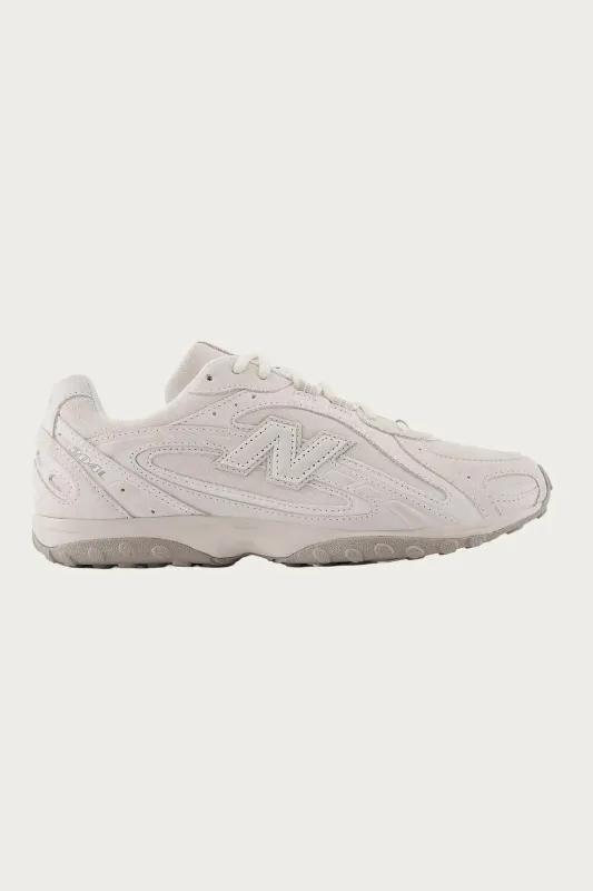 204L - Timberwolf/Linen made by New Balance