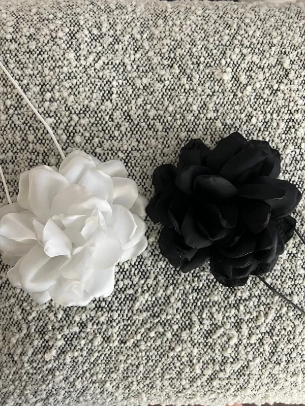 Como La Flor Choker made by Velvet House