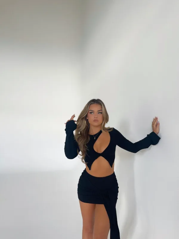 FEEL GOOD CROP TOP BLACK - OUTCAST EXCLUSIVES sold by Outcast Clothing