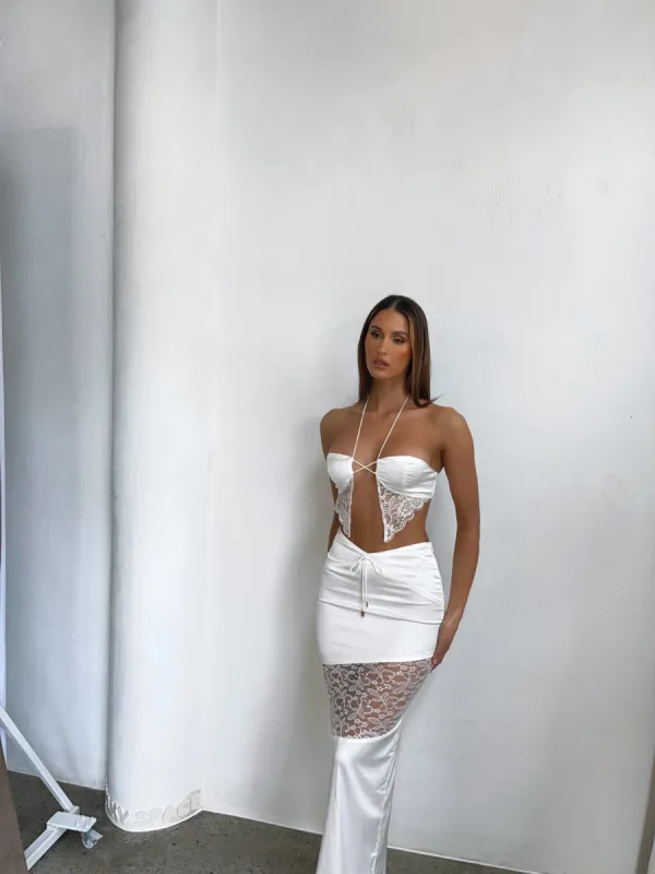 HALLE CROP TOP WHITE - OUTCAST EXCLUSIVES sold by Outcast Clothing