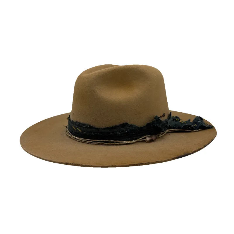 Sigue la Flecha sold by Late Sunday Afternoon