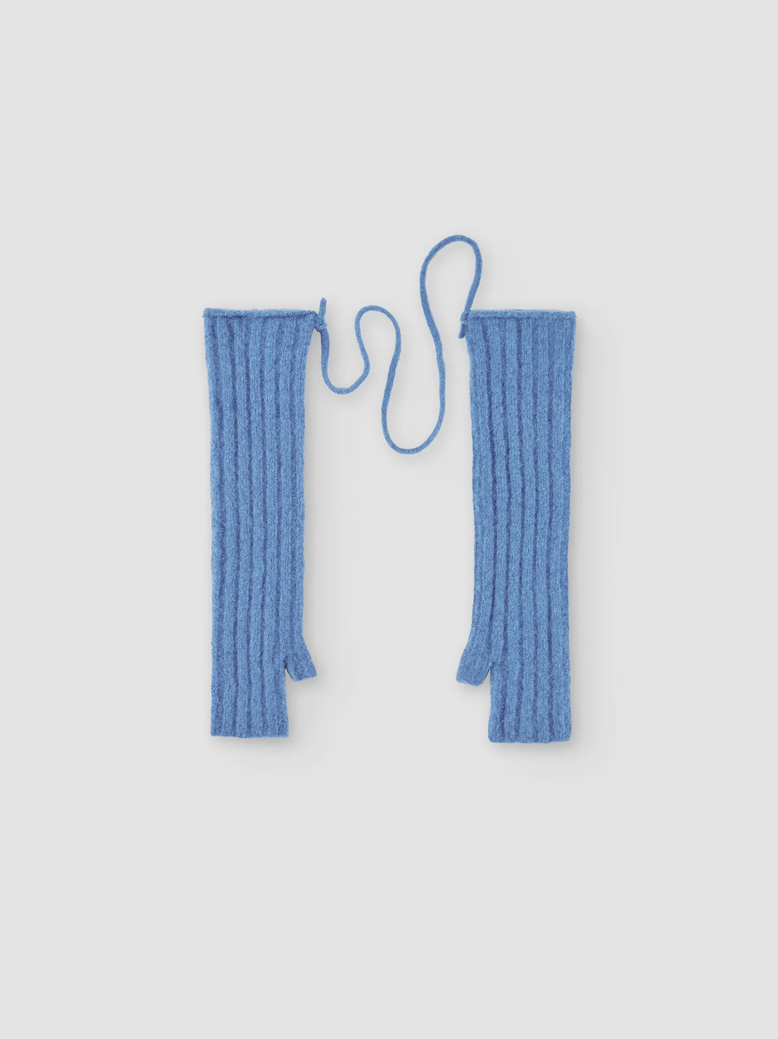 Mijikai mittens sold by RUS