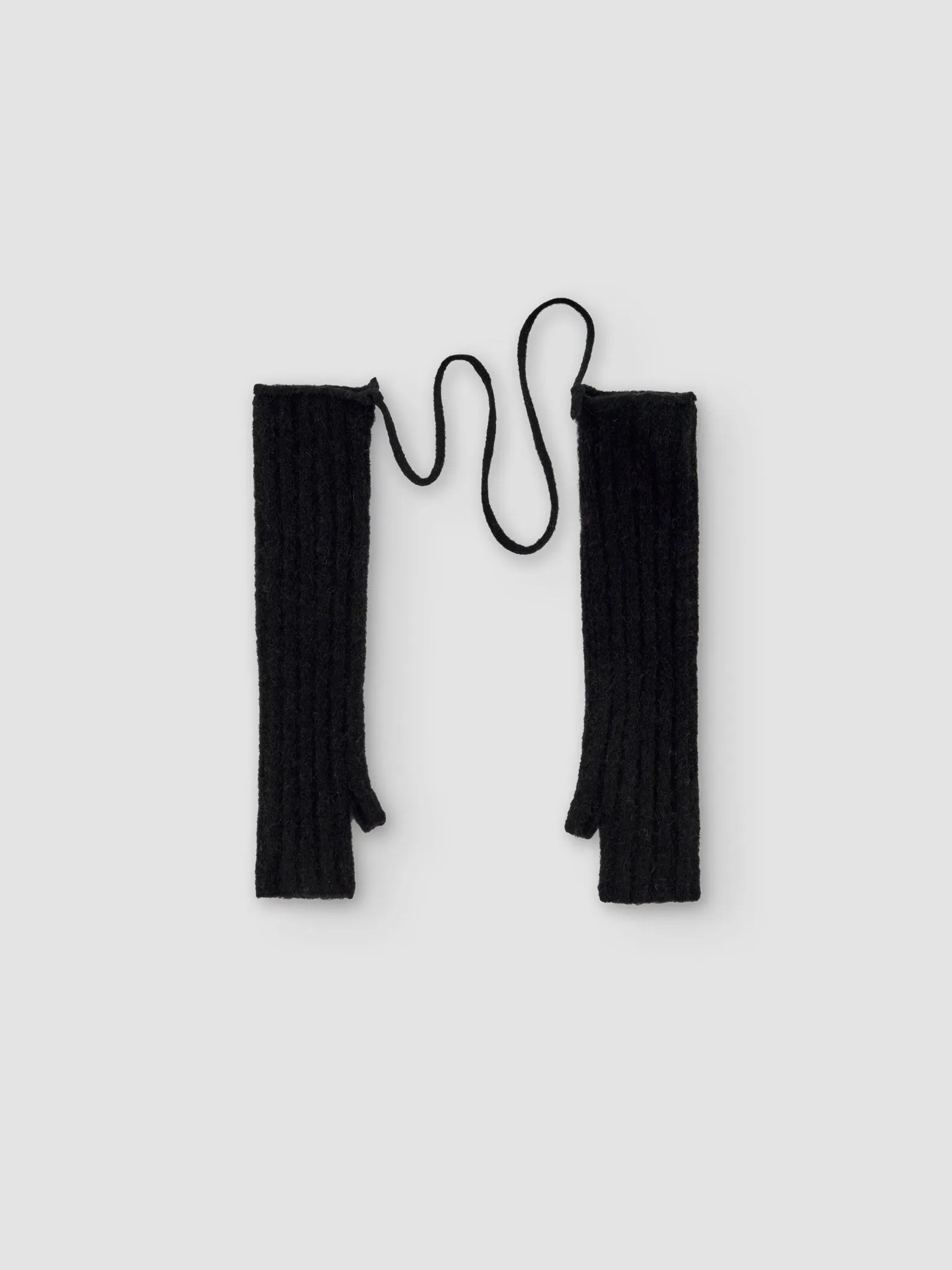 Mijikai mittens sold by RUS